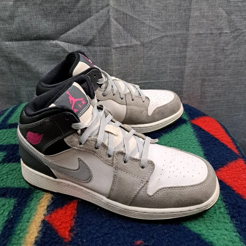 %Air Jordan 1 Mid White Grey Hyper Pink Size 7Y / AJ10 - Picture 2 of 12